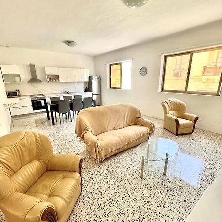 Camag Apartment - Very Close To Airport Birżebbuġa Buitenkant foto