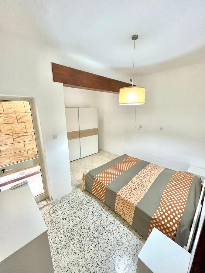 Camag Apartment - Very Close To Airport Birżebbuġa Buitenkant foto