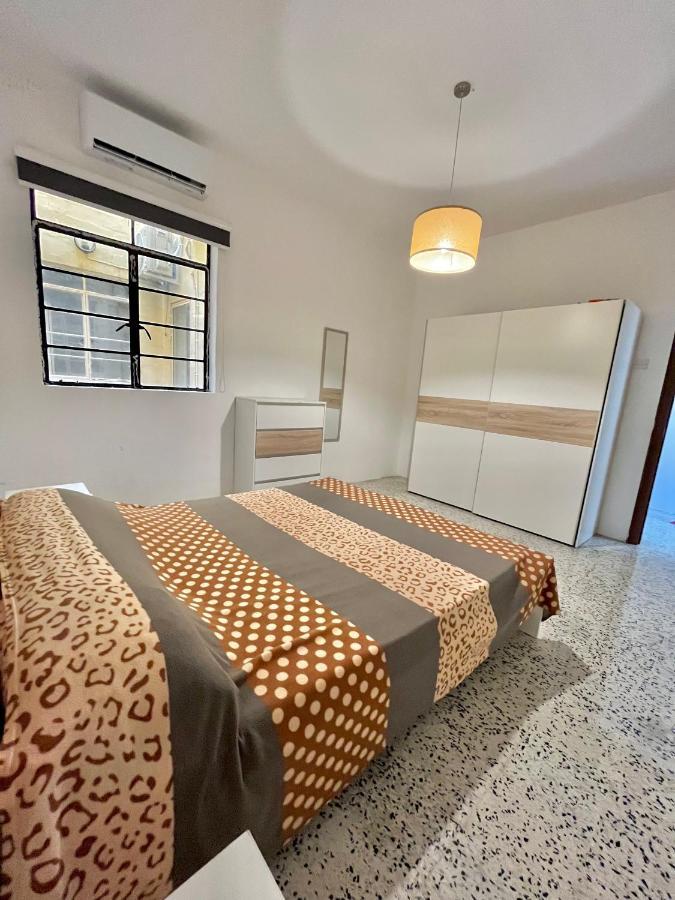 Camag Apartment - Very Close To Airport Birżebbuġa Buitenkant foto